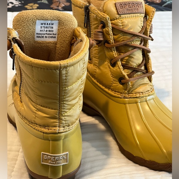 Vintage Yellow Sperry Duck Boots Women’s Size 8.5 - Picture 2 of 7